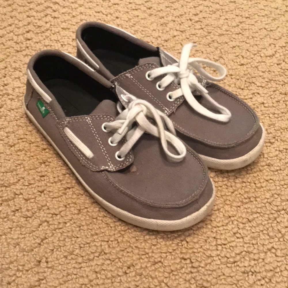 SANUK Boys shoes size 2